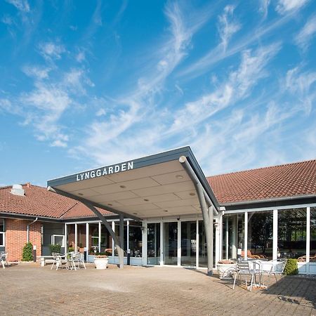 Hotel Lynggaarden Хернинг Экстерьер фото
