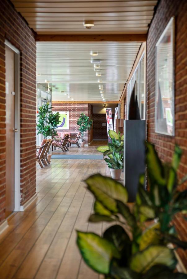 Hotel Lynggaarden Хернинг Экстерьер фото