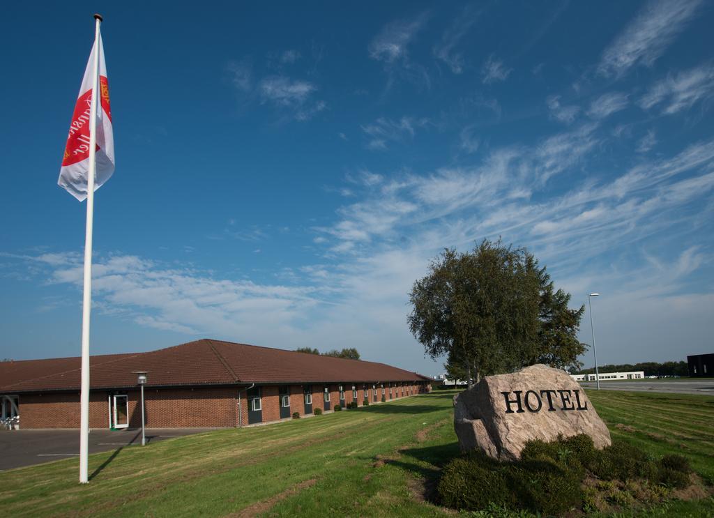 Hotel Lynggaarden Хернинг Экстерьер фото